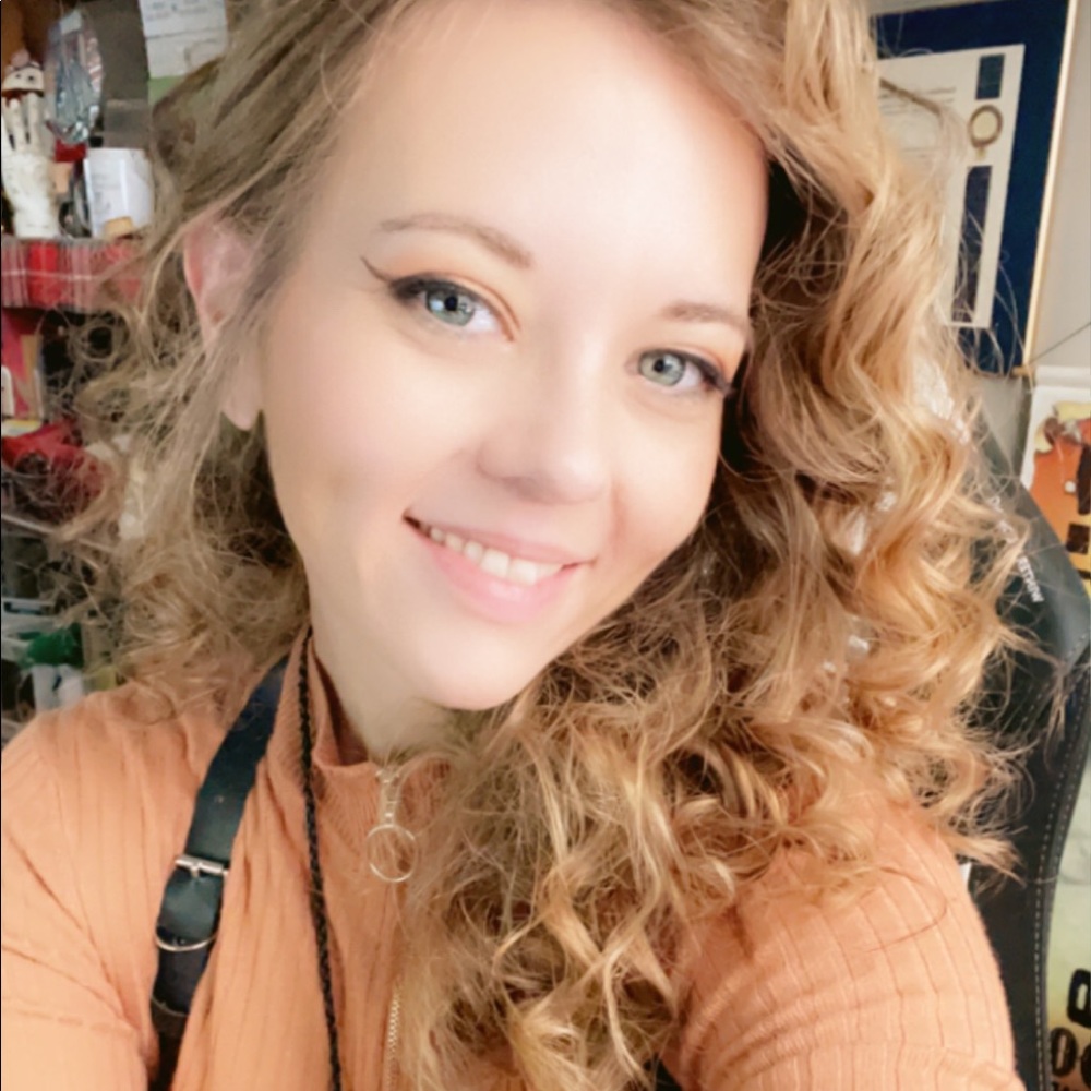 Meet your Posher, Laurie